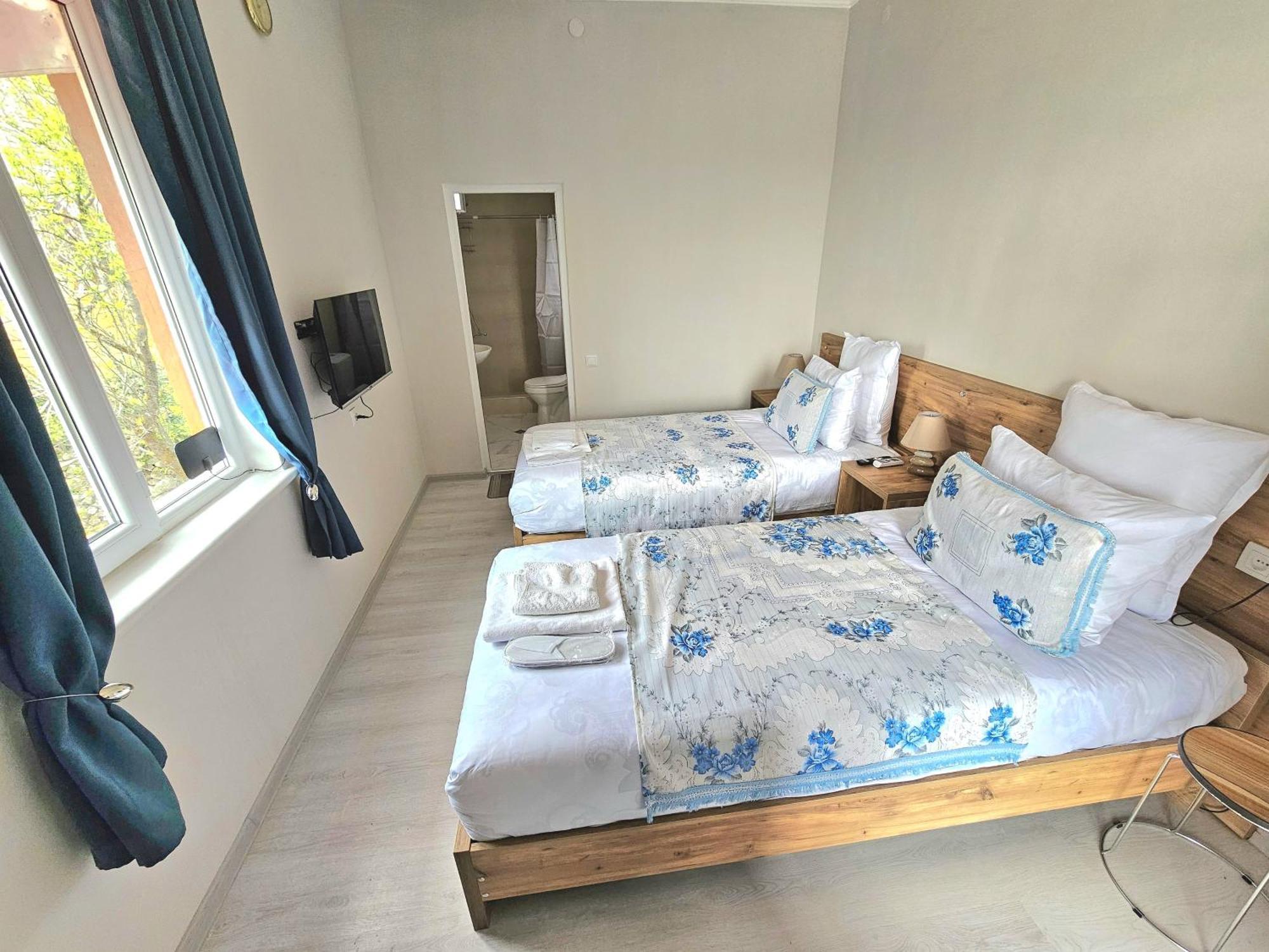 Hilltop Guest House Kutaisi Bagian luar foto