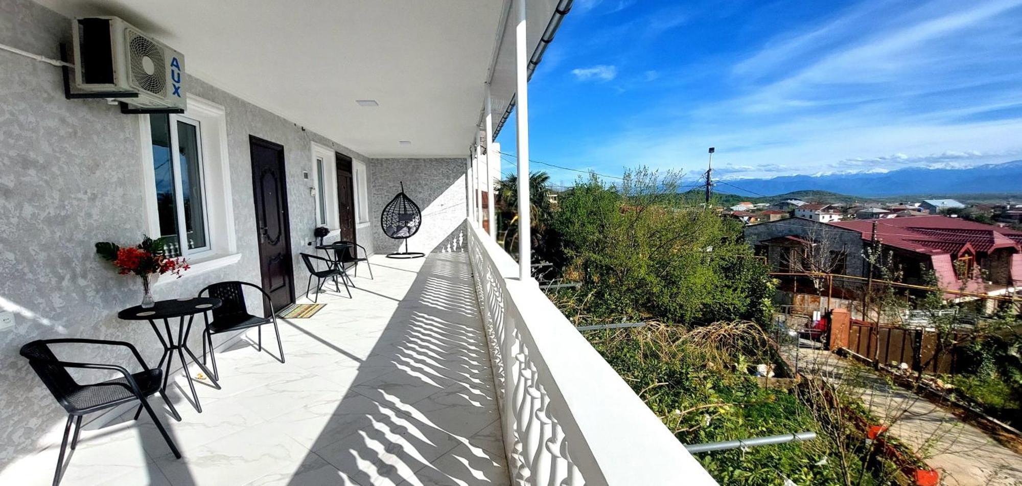 Hilltop Guest House Kutaisi Bagian luar foto