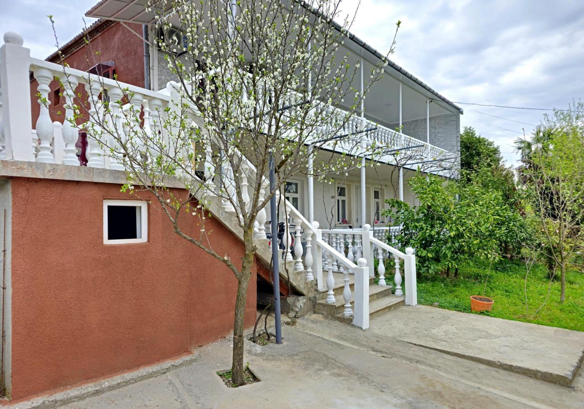 Hilltop Guest House Kutaisi Bagian luar foto
