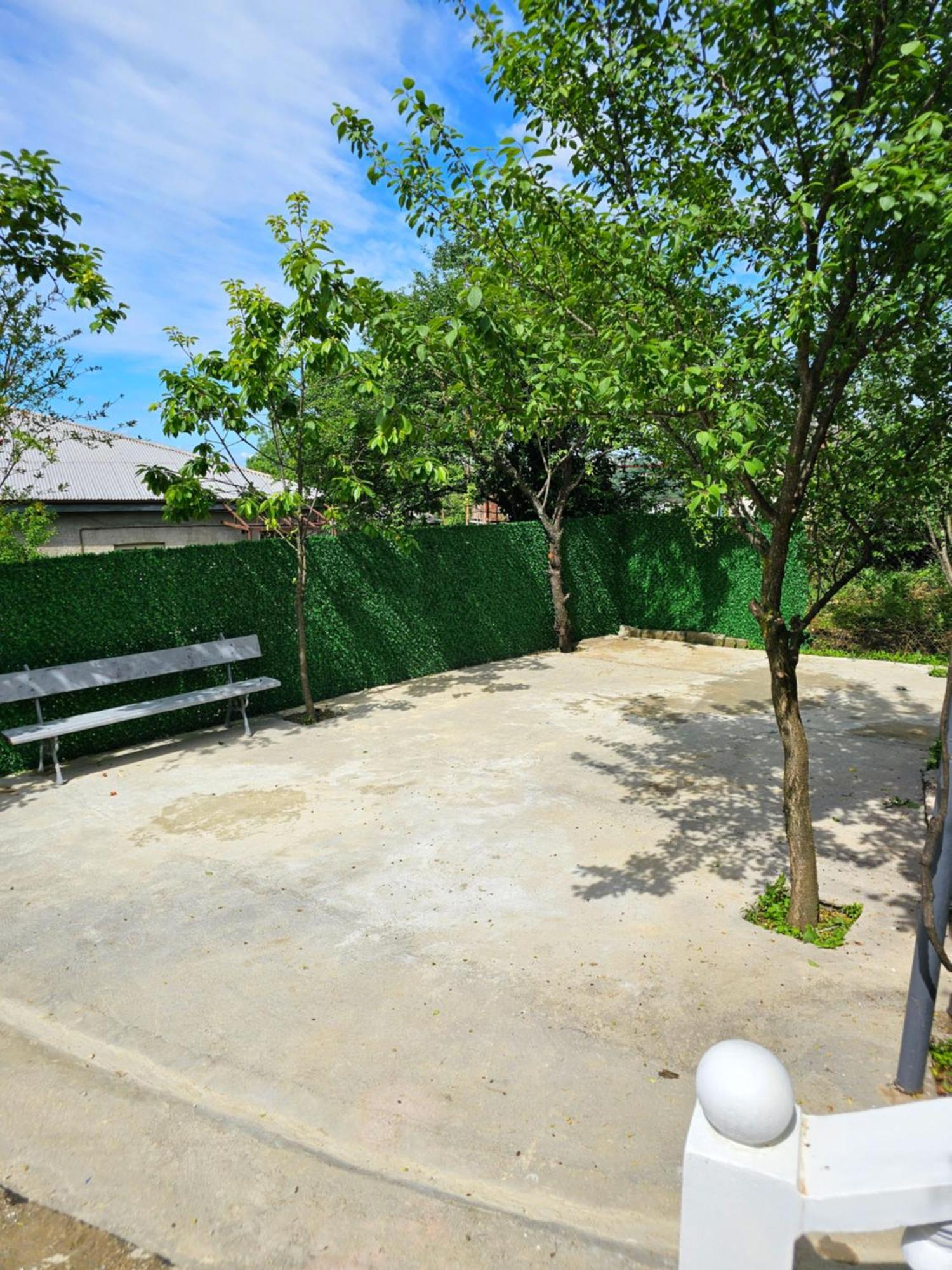 Hilltop Guest House Kutaisi Bagian luar foto