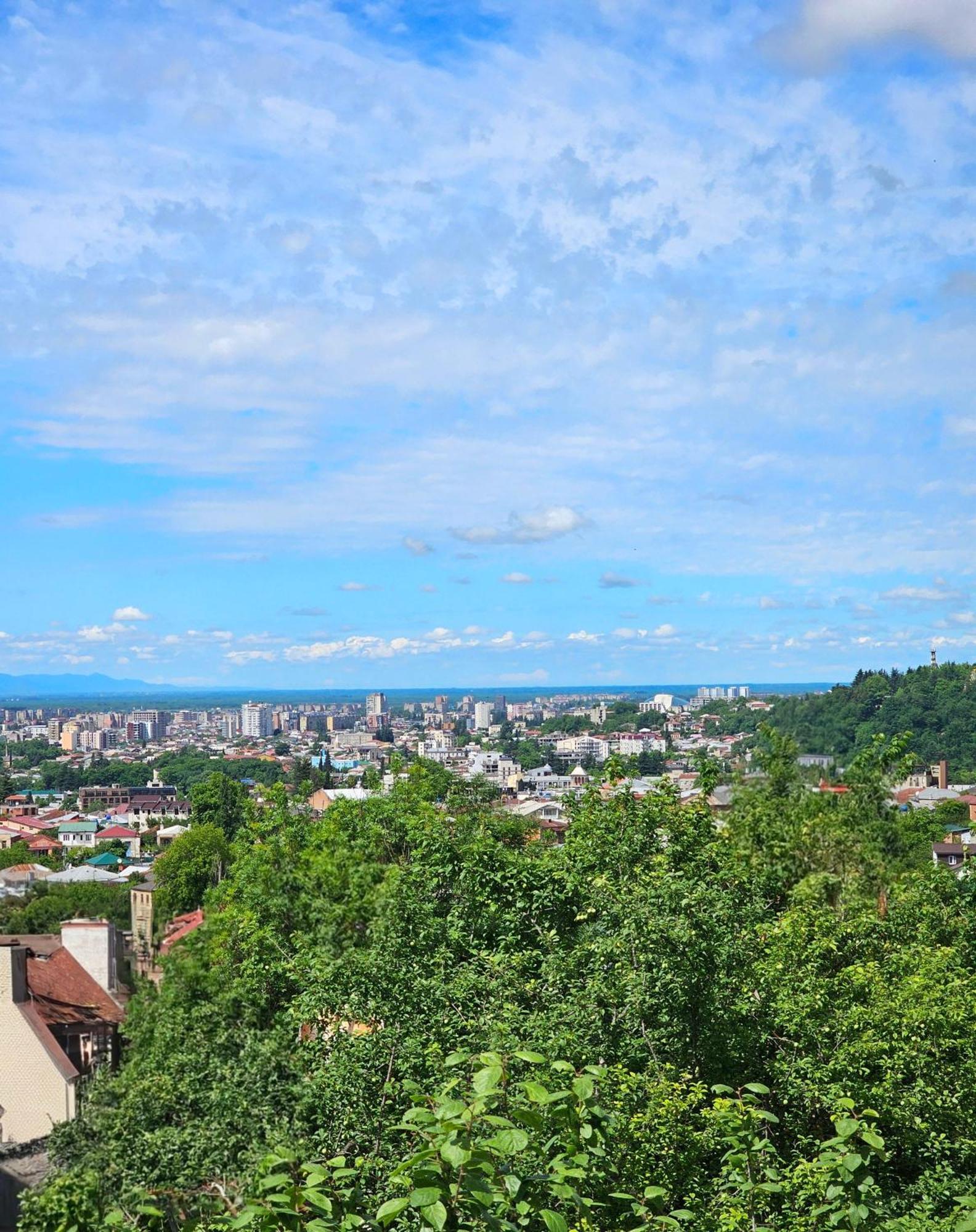 Hilltop Guest House Kutaisi Bagian luar foto