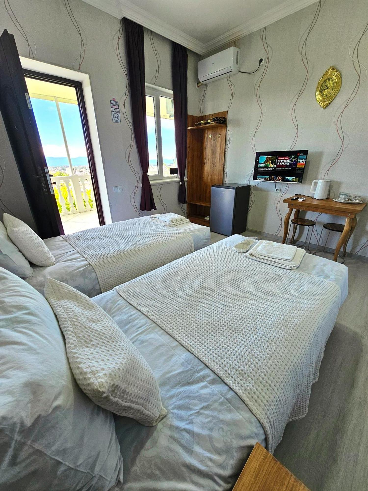 Hilltop Guest House Kutaisi Bagian luar foto
